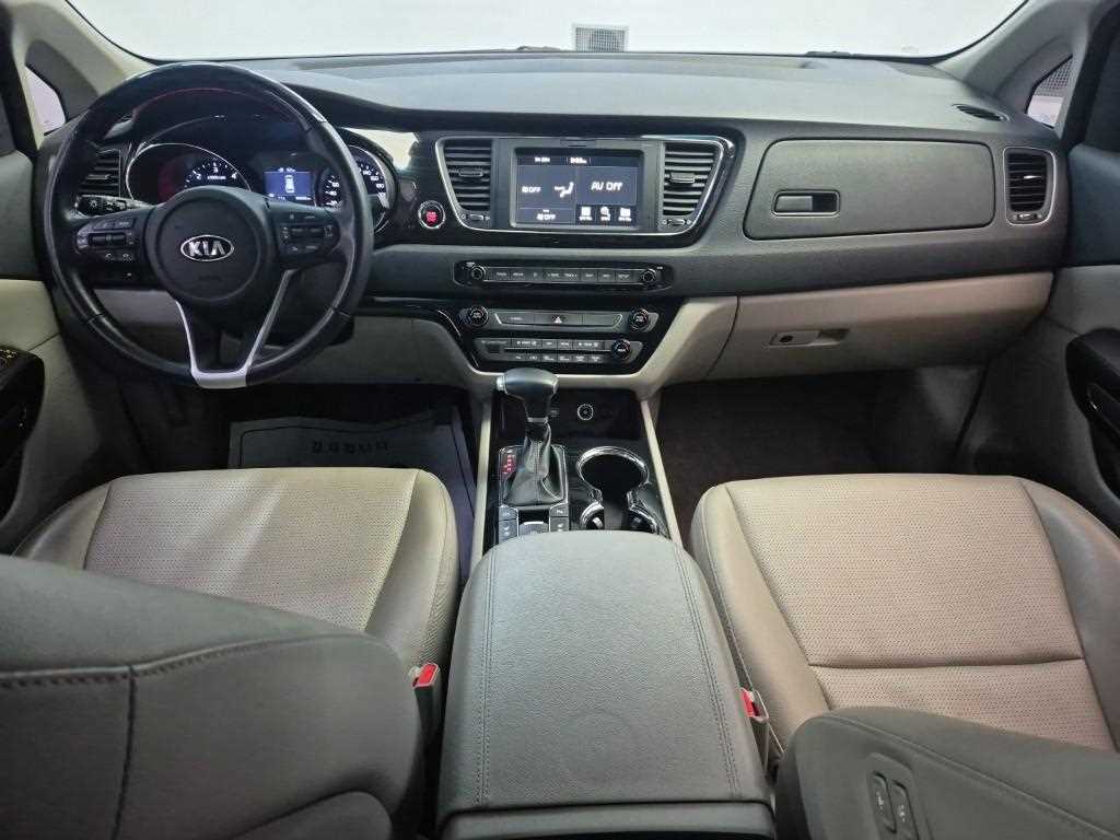 KIA Carnival - Vista 7