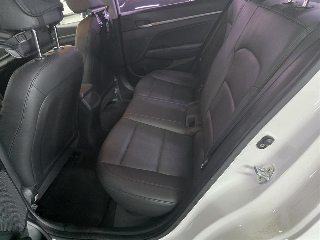 HYUNDAI Avante - Vista 9
