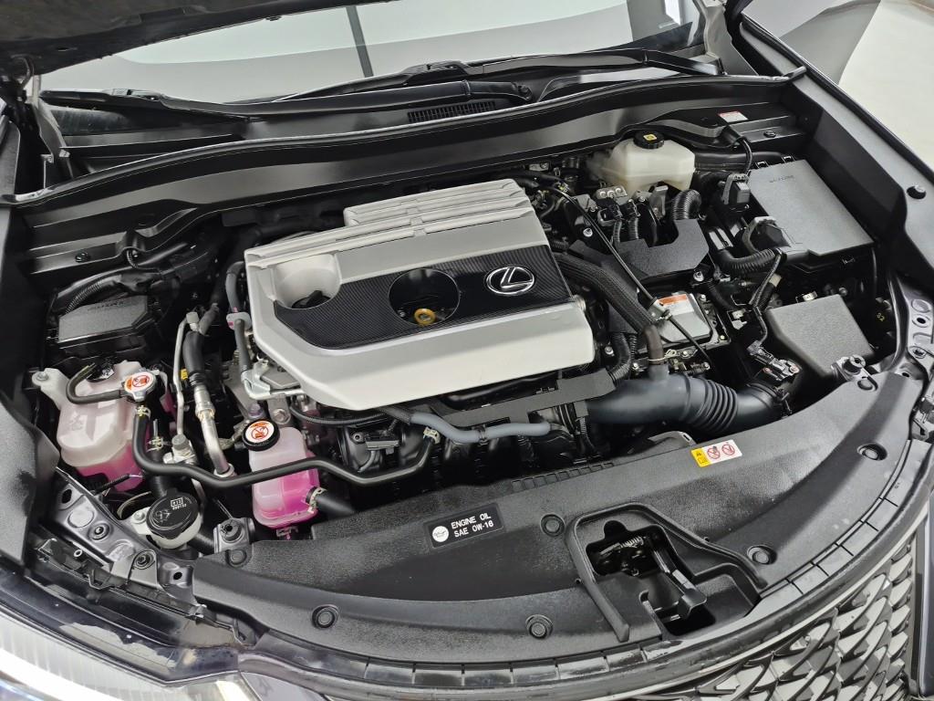 Lexus UX - Vista 6