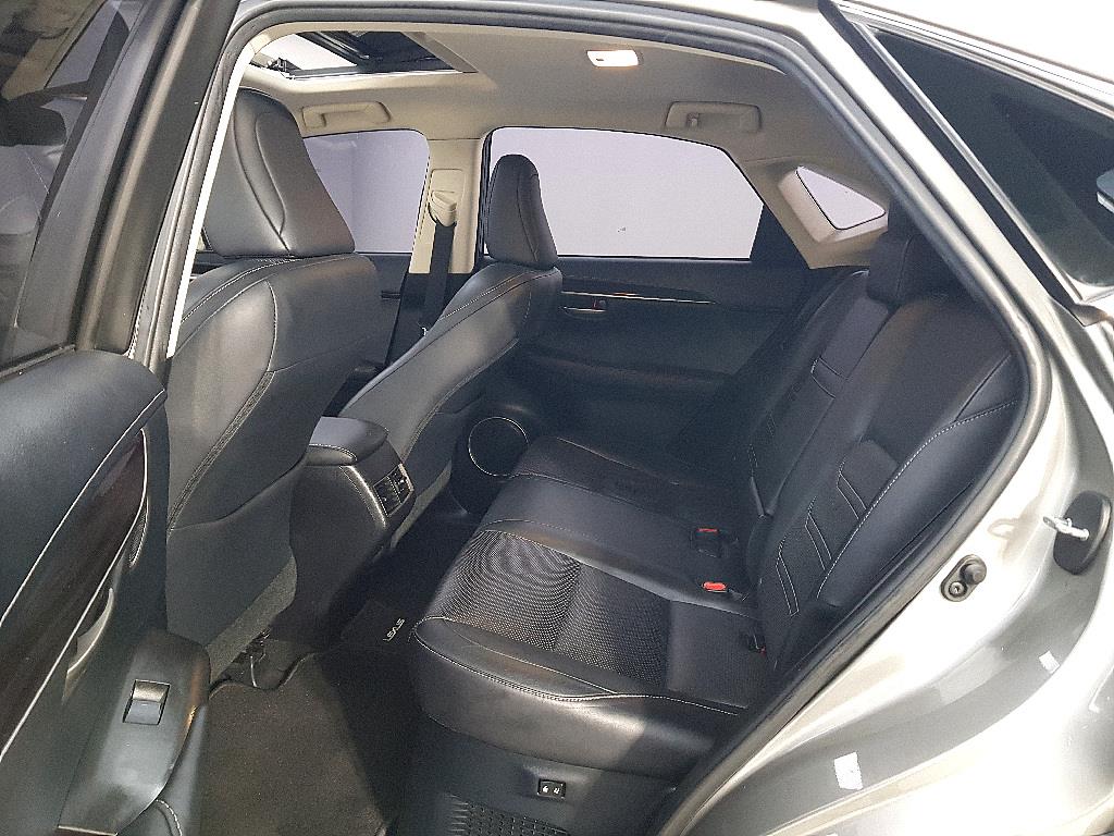 Lexus NX - Vista 9