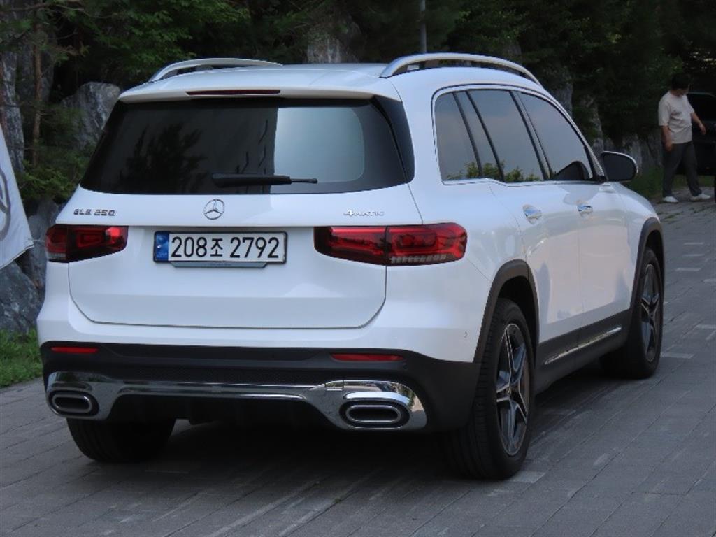 Mercedes Benz GLB Class - Vista 5