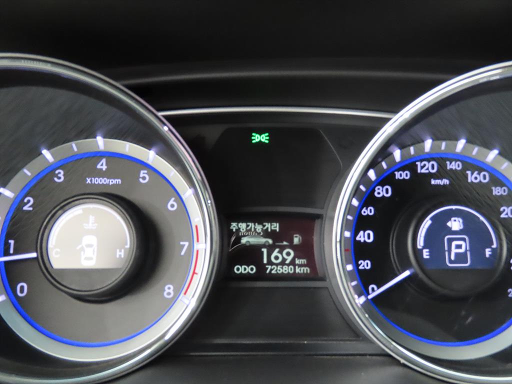 HYUNDAI Sonata - Vista 11