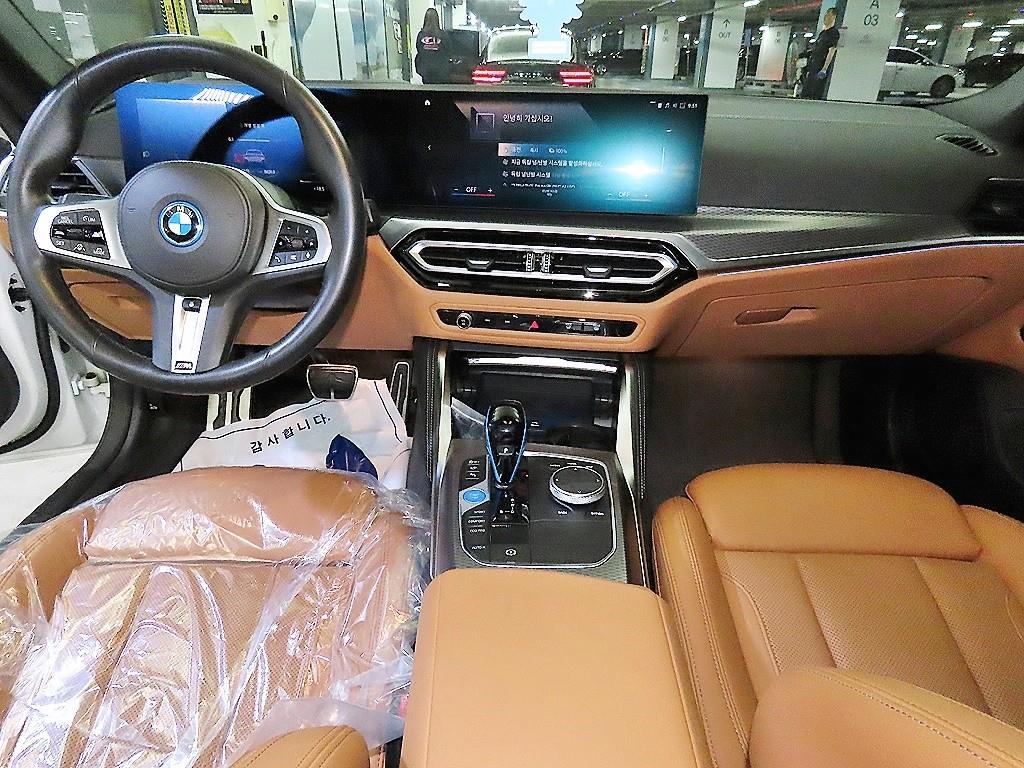 BMW i4 - Vista 10