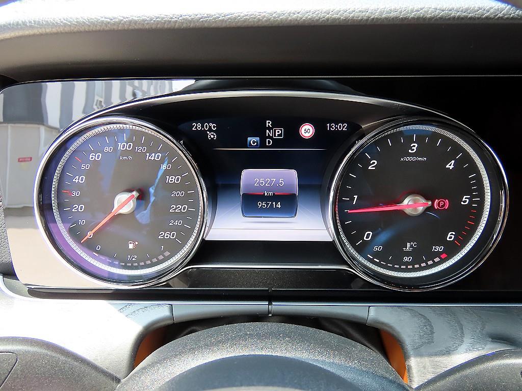 Mercedes Benz E class - Vista 9
