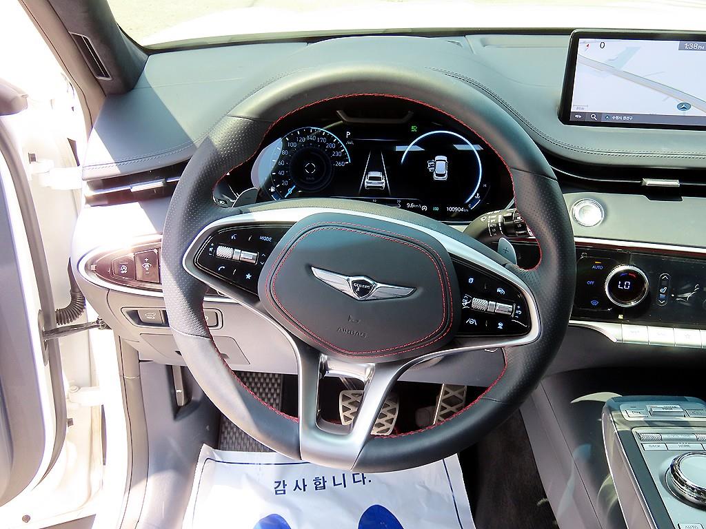 Genesis GV70 - Vista 8