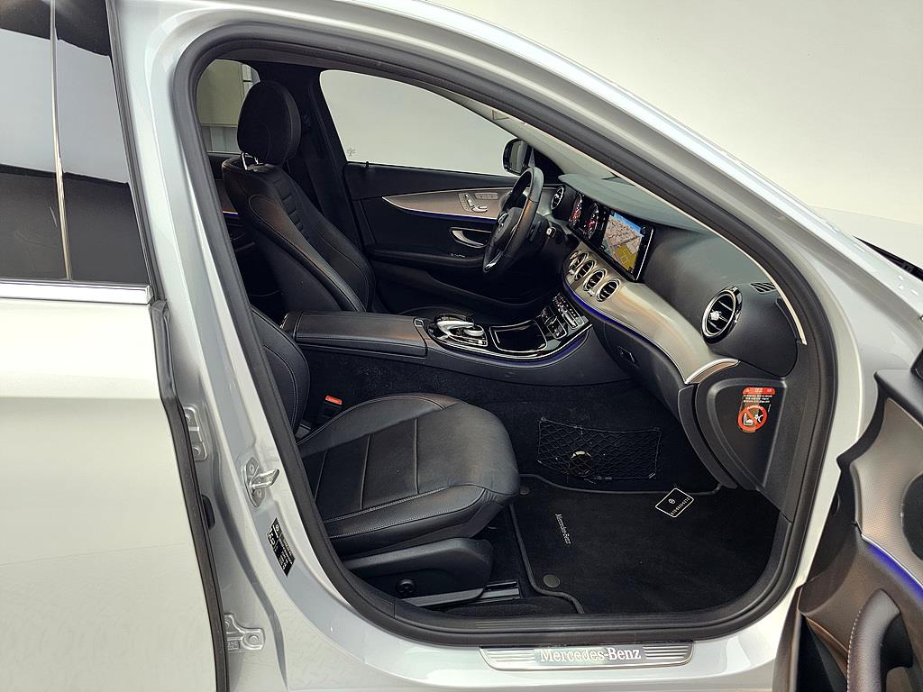 Mercedes Benz E class - Vista 11
