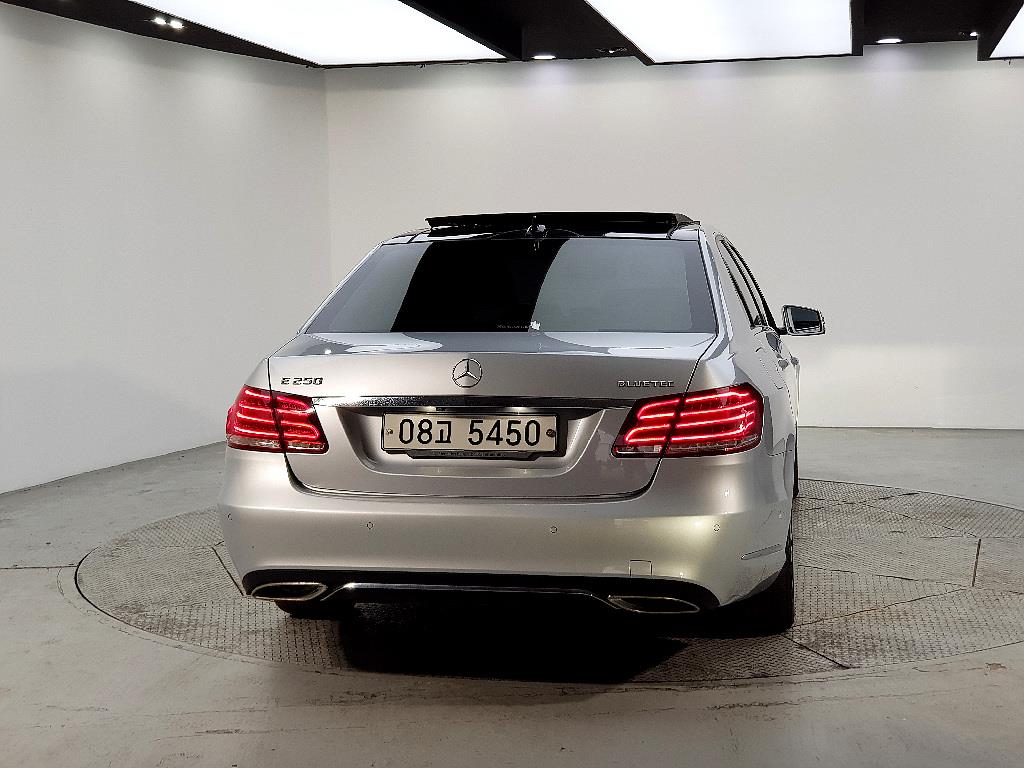 Mercedes Benz E class - Vista 3