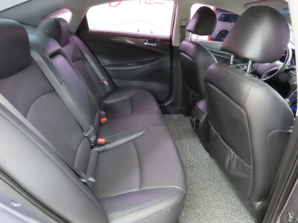 HYUNDAI Sonata - Vista 6