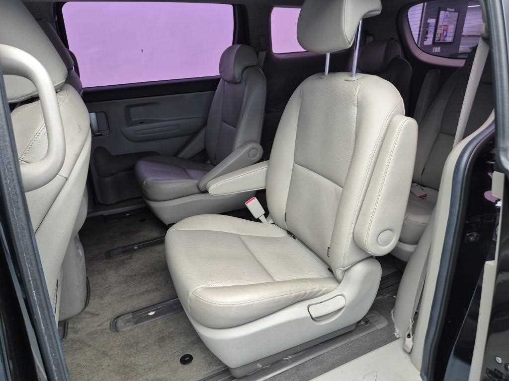 KIA Carnival - Vista 12