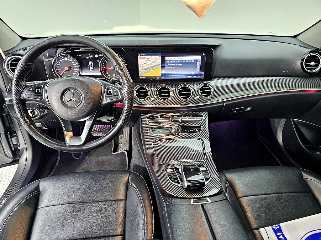 Mercedes Benz E class - Vista 5