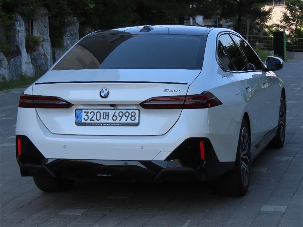 BMW 5 Series - Vista 5