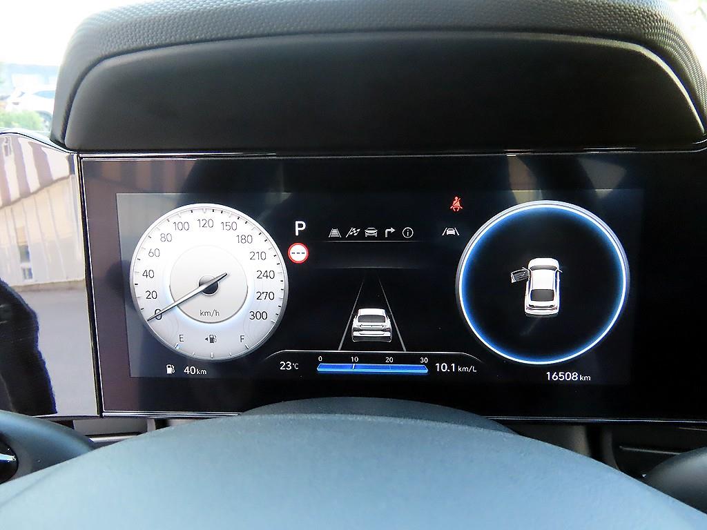 HYUNDAI Avante - Vista 9