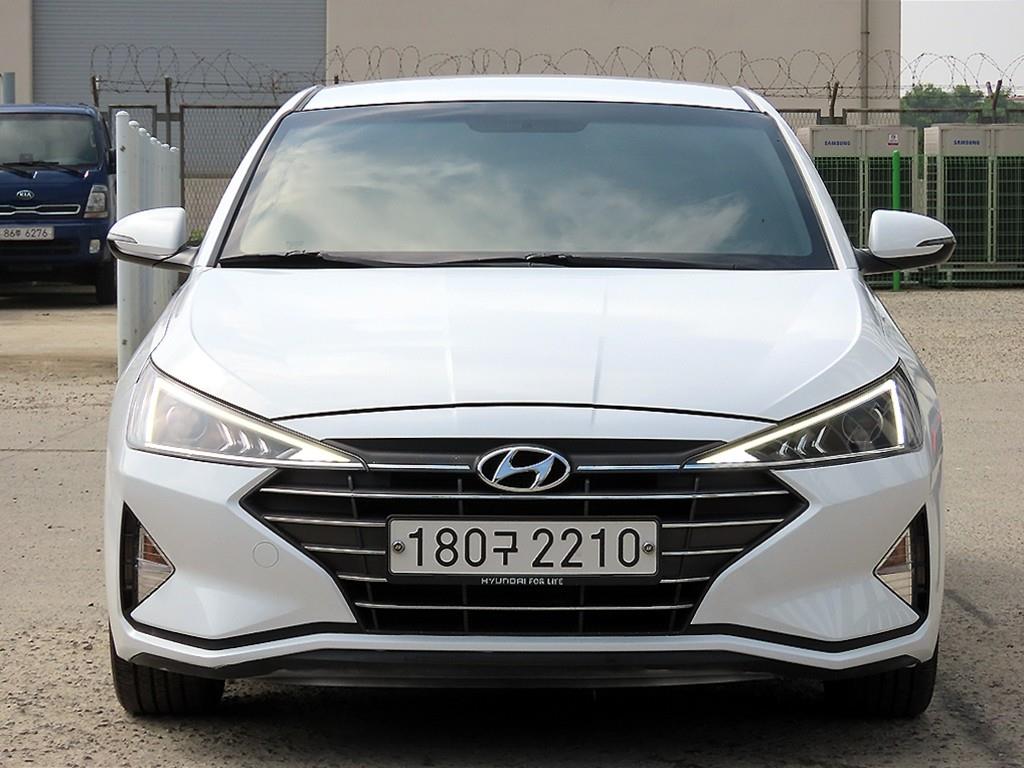 HYUNDAI Avante - Vista 2