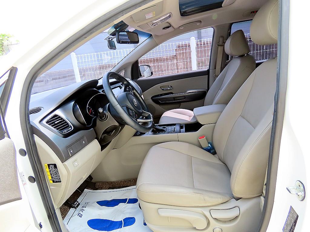 KIA Carnival - Vista 5