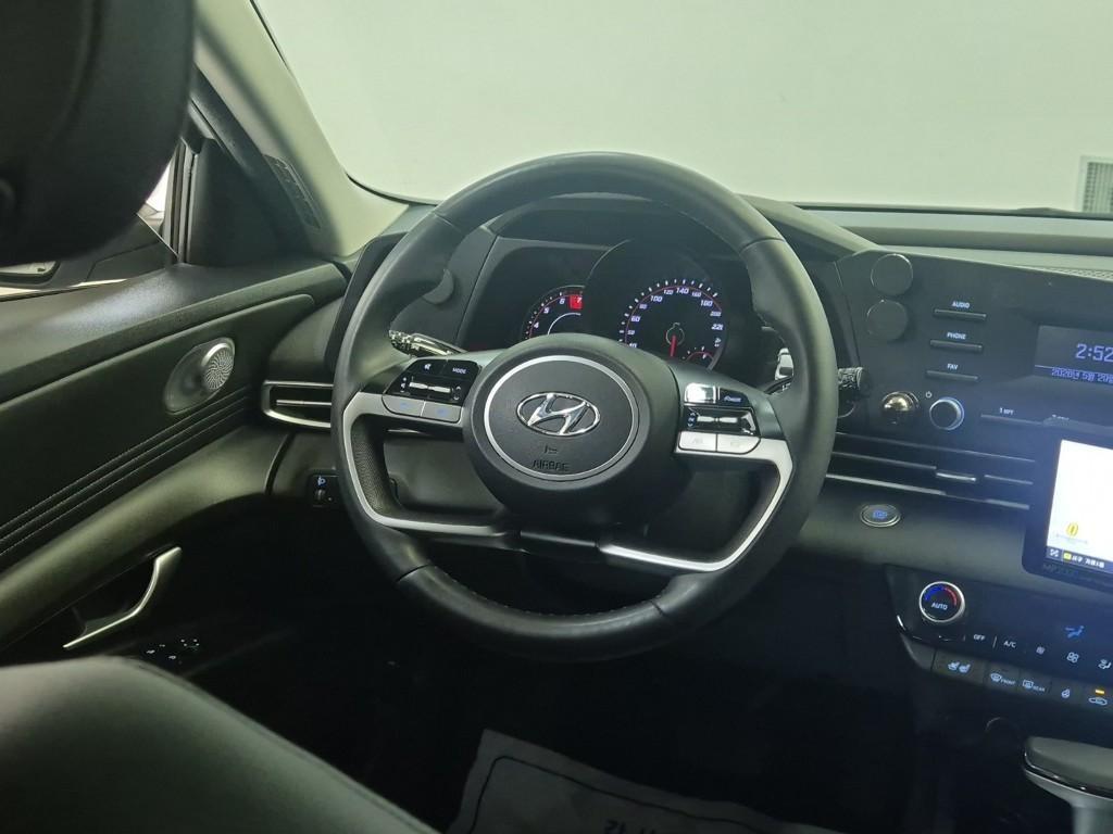 HYUNDAI Avante - Vista 9