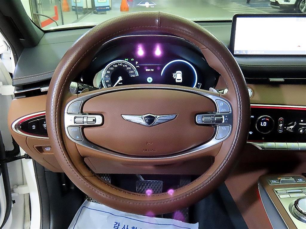Genesis GV70 - Vista 8