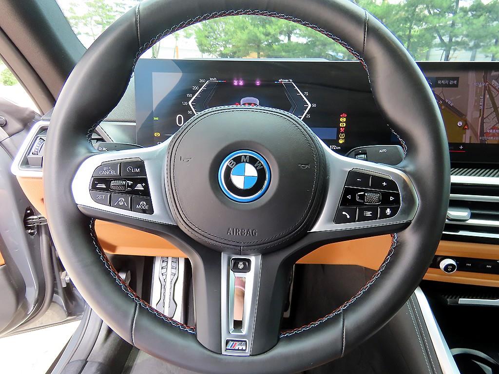 BMW i4 - Vista 8
