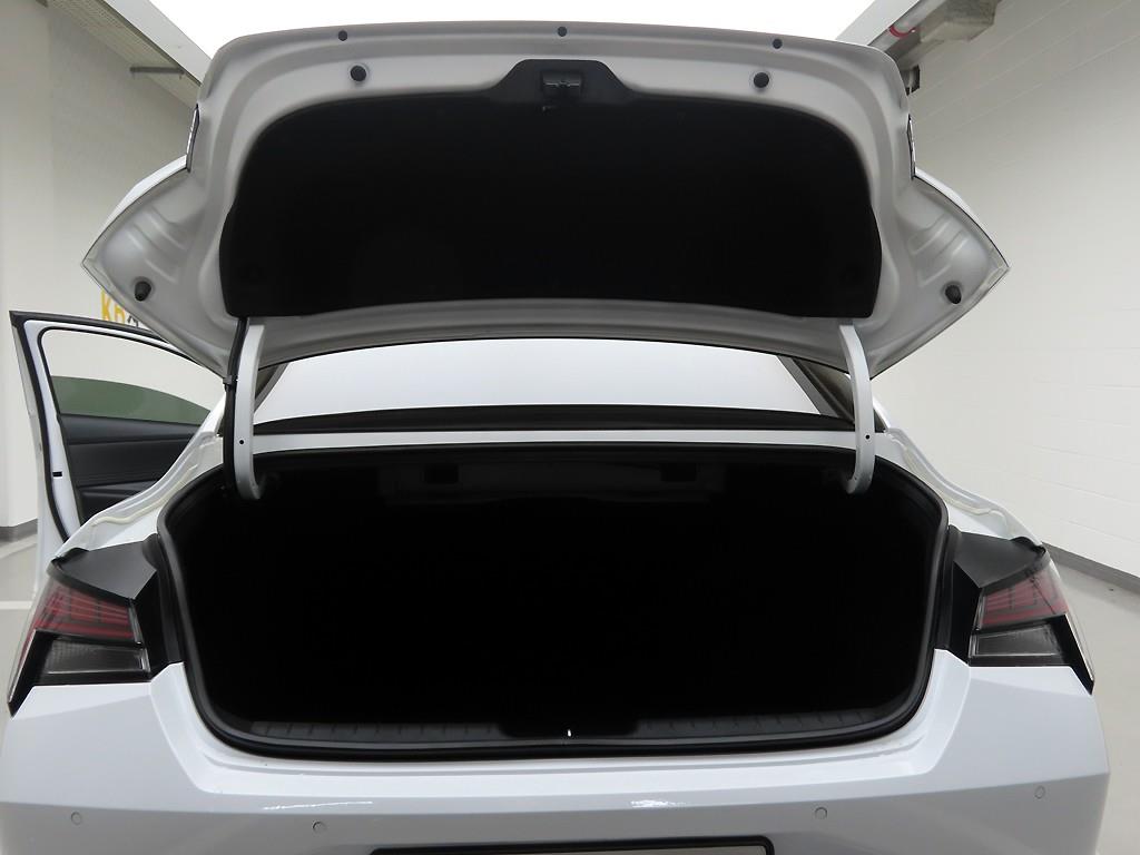 HYUNDAI Avante - Vista 5