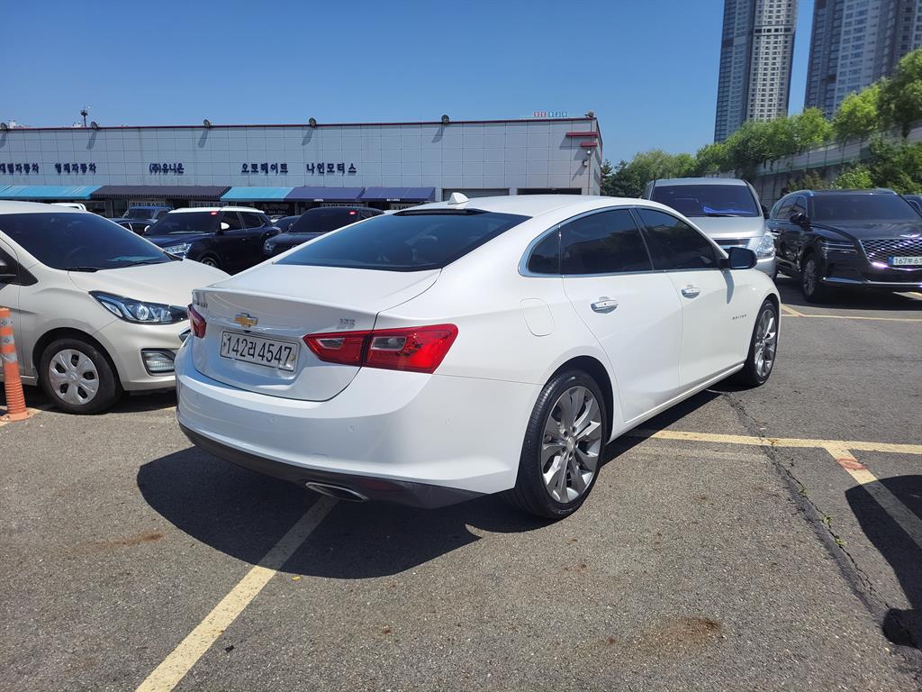 Chevrolet Malibu - Vista 3