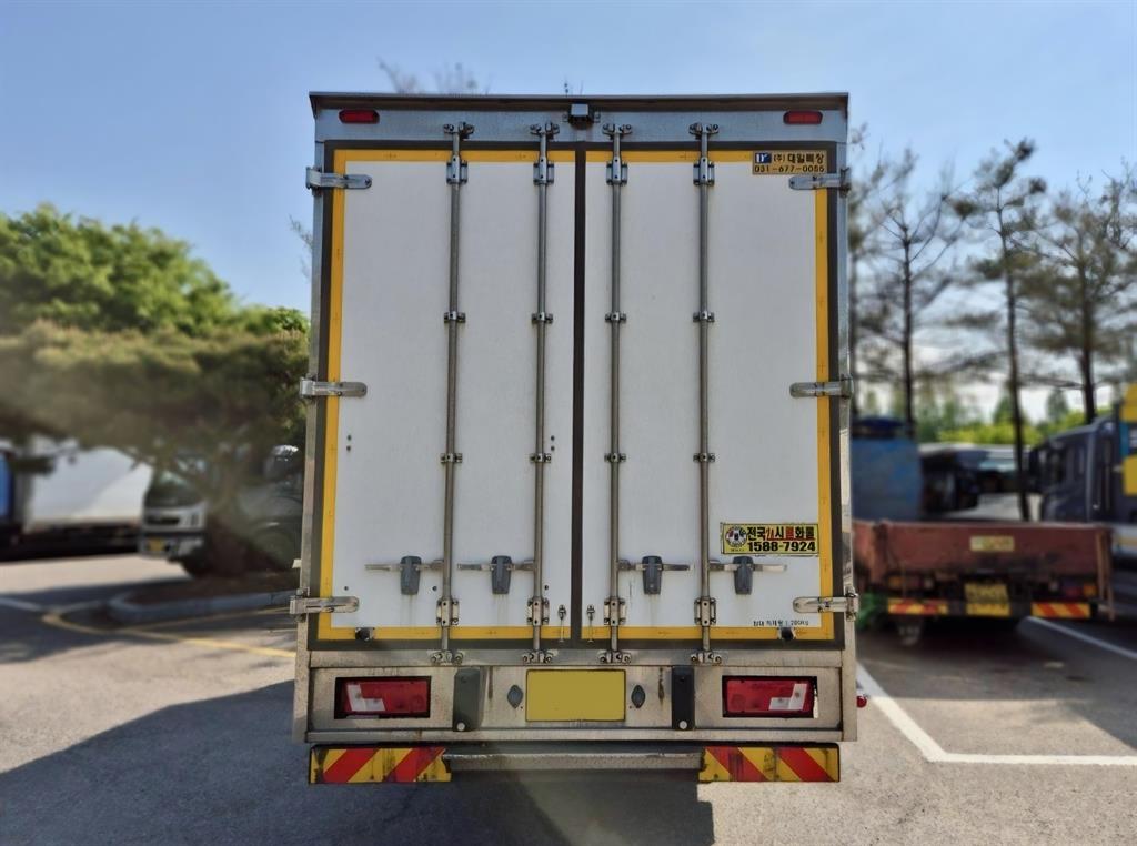 medium and large cargo truck - Vista 2