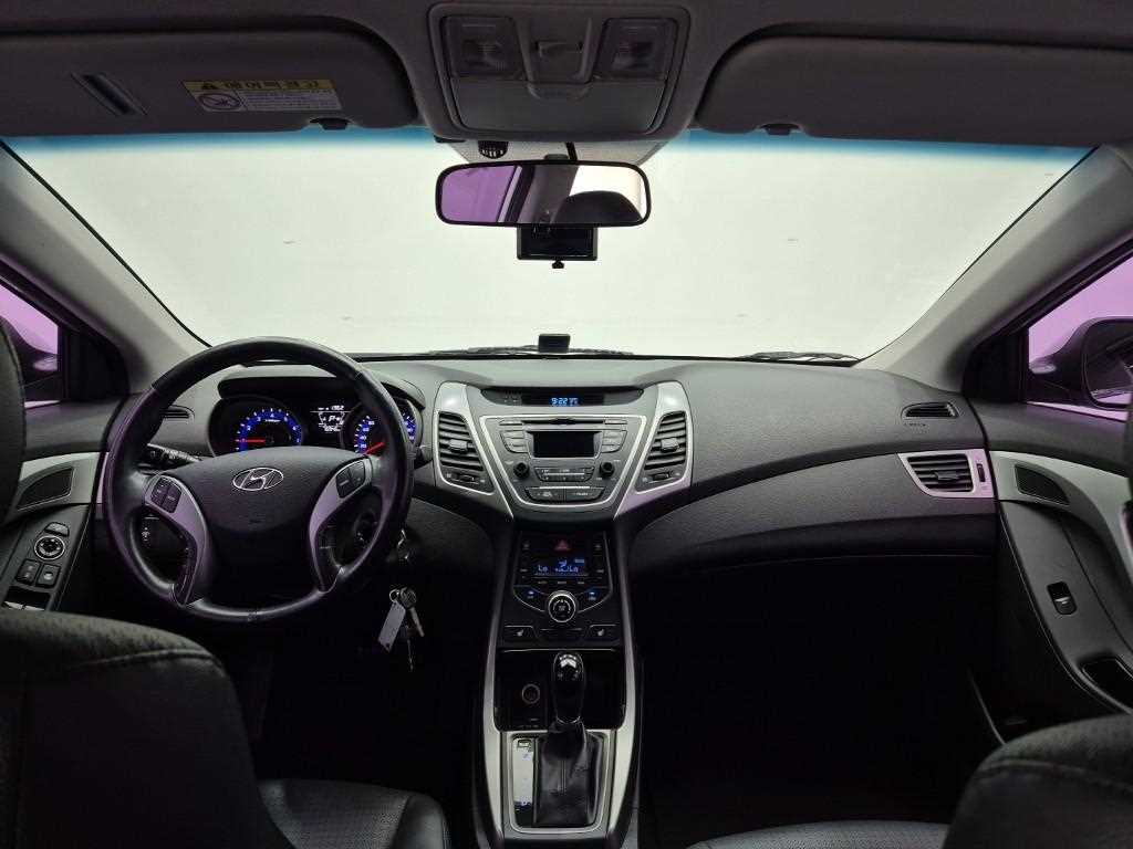 HYUNDAI Avante - Vista 7