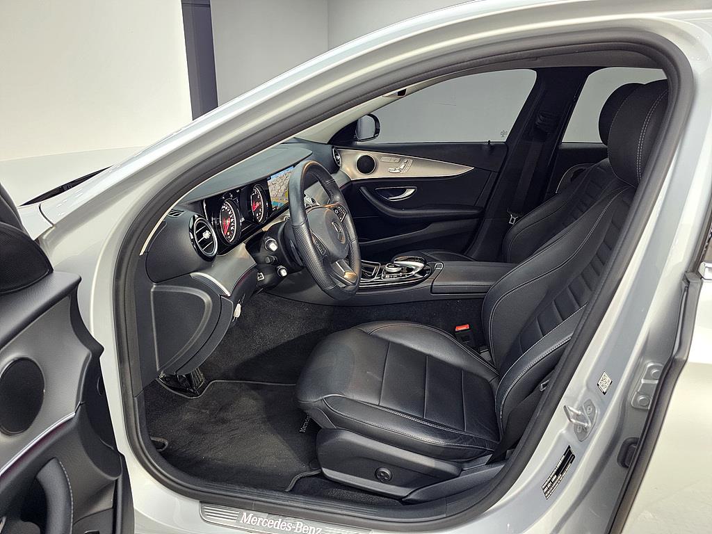 Mercedes Benz E class - Vista 8