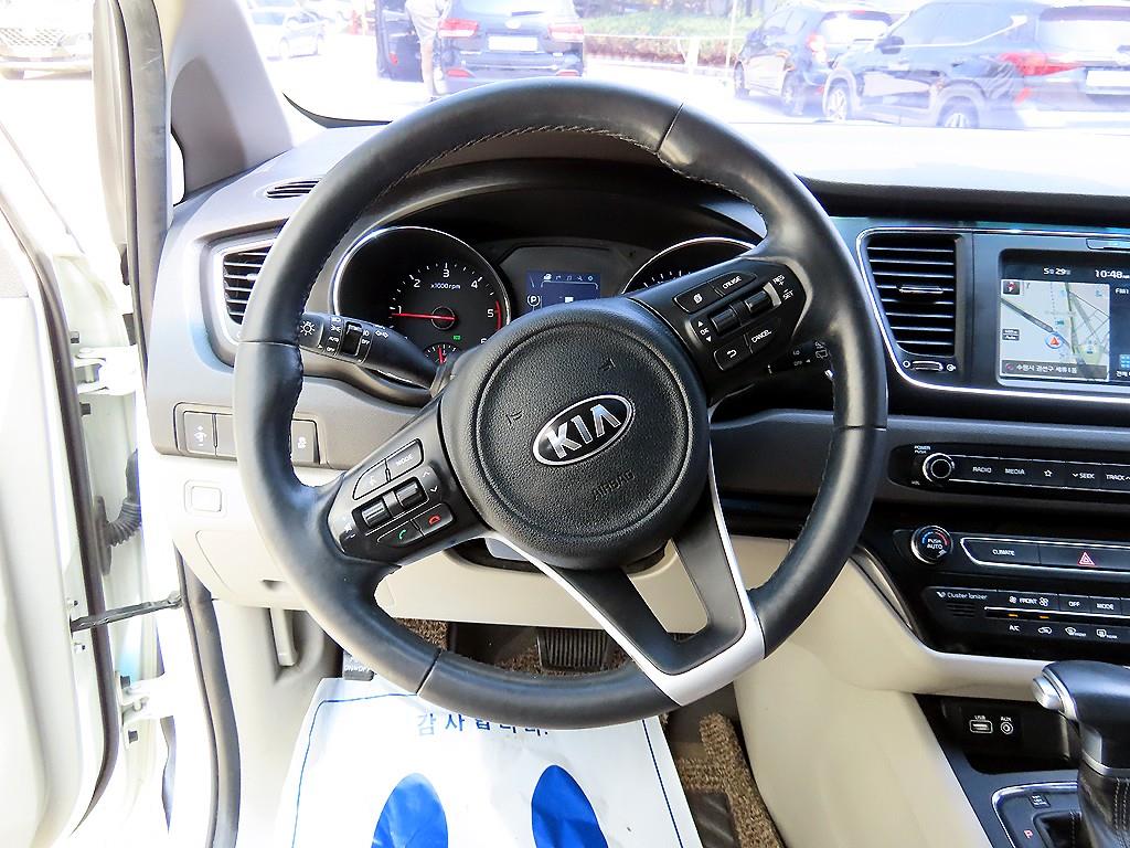 KIA Carnival - Vista 9