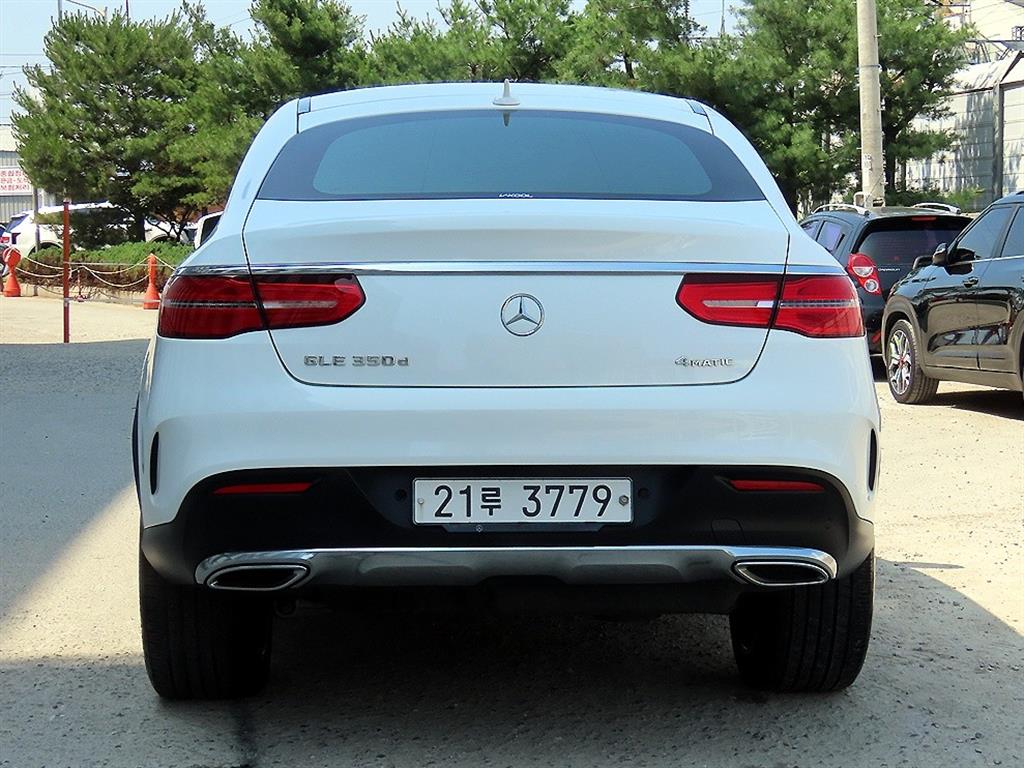 Mercedes Benz GLE Class - Vista 4