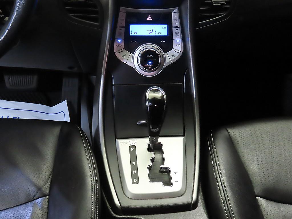HYUNDAI Avante - Vista 12