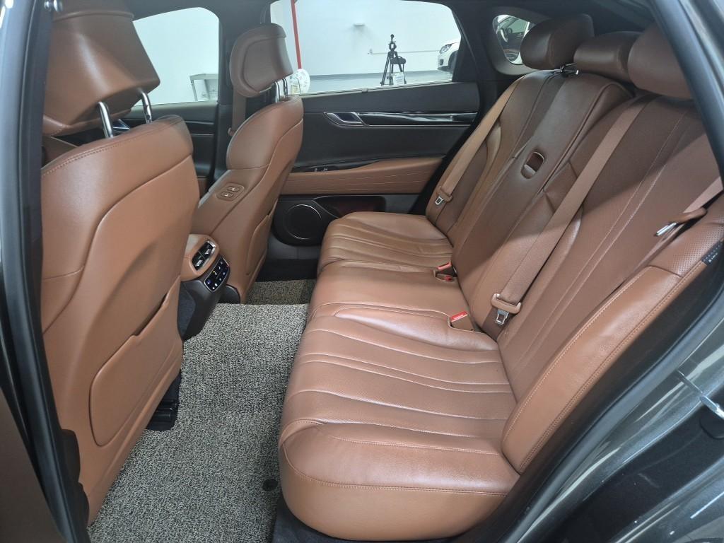 Genesis G80 - Vista 12