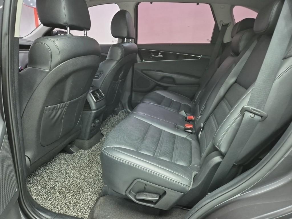 KIA Sorento - Vista 12