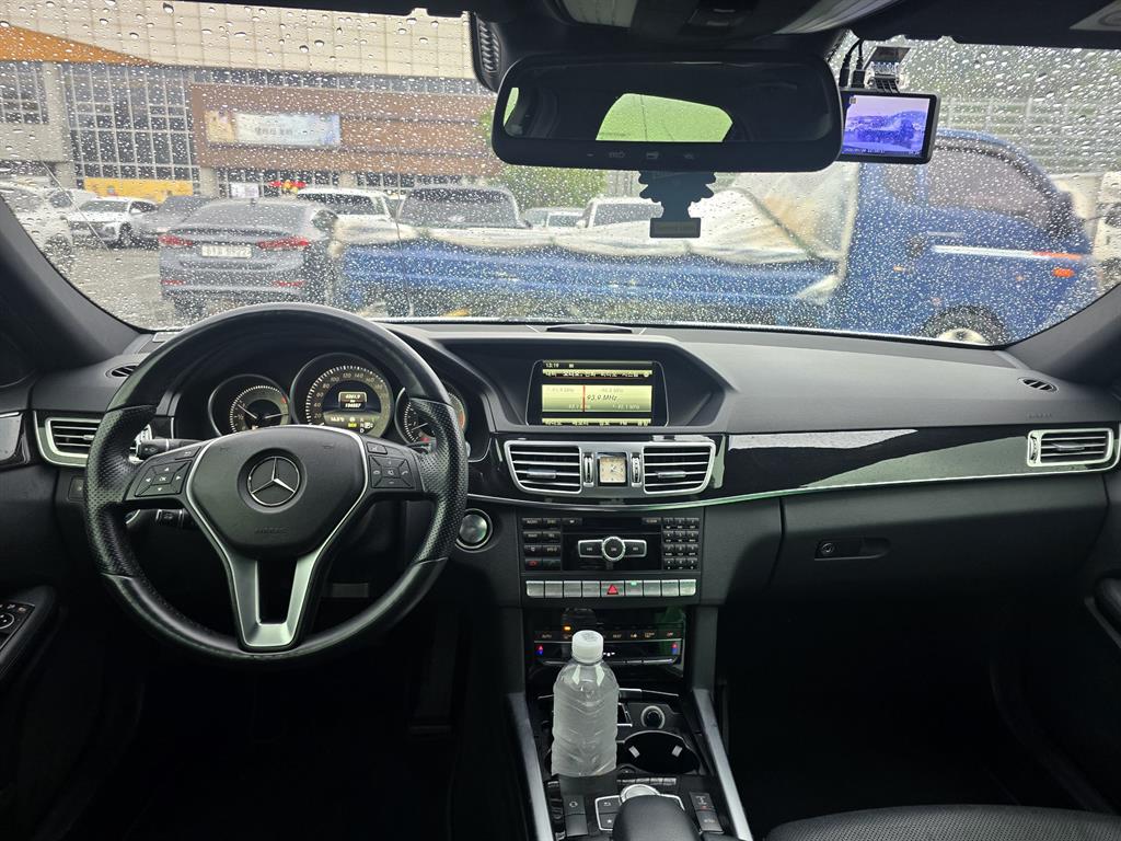 Mercedes Benz E class - Vista 5
