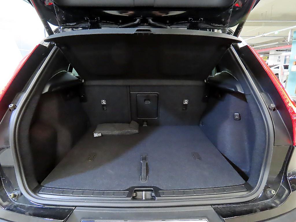Volvo XC40 2025 Negro - Importación desde Corea - HF Imports Iquique - Foto 17