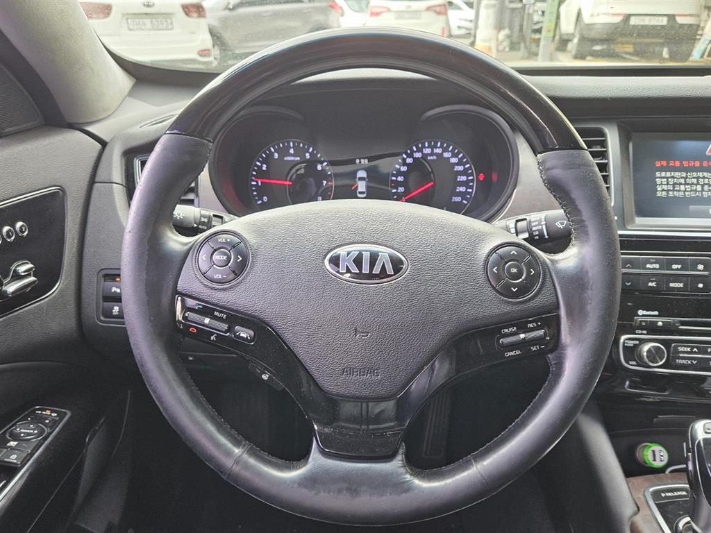 KIA K9 - Vista 8