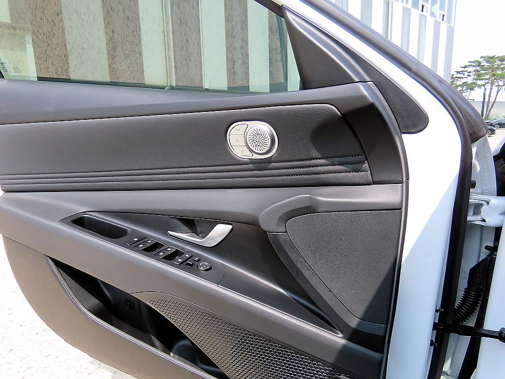HYUNDAI Avante - Vista 11