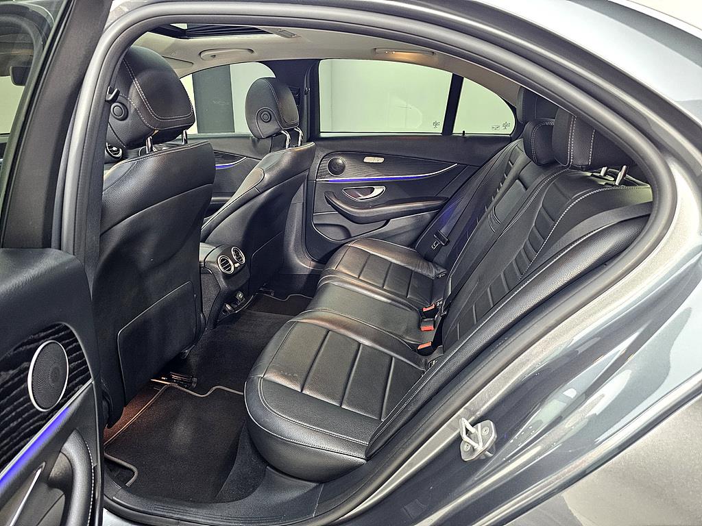 Mercedes Benz E class - Vista 9