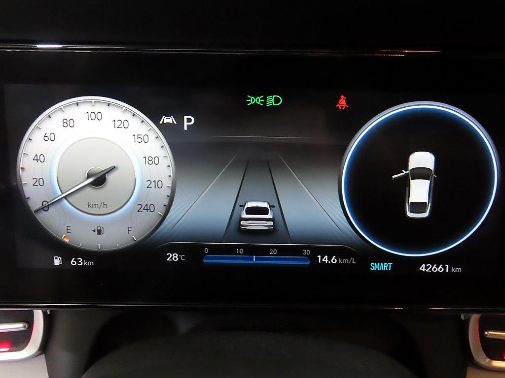 HYUNDAI Avante - Vista 9
