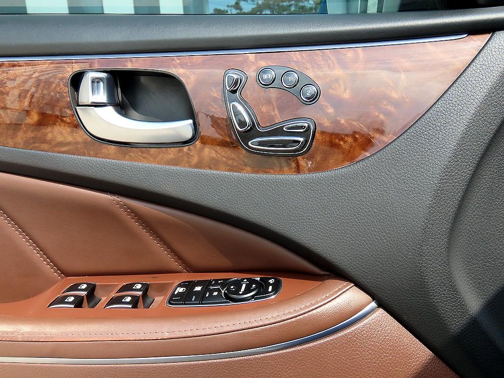 HYUNDAI Equus - Vista 12