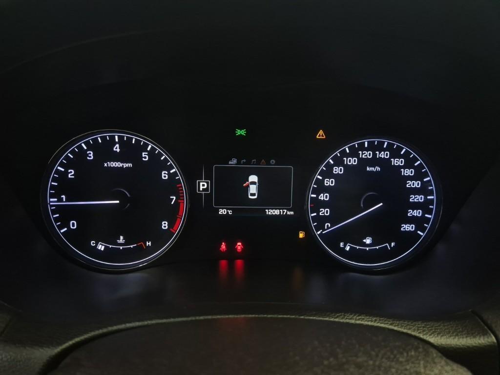 HYUNDAI Genesis - Vista 6