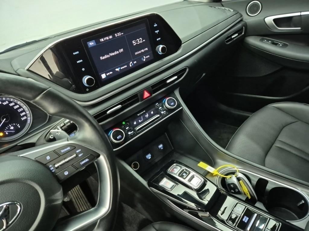 HYUNDAI Sonata - Vista 10