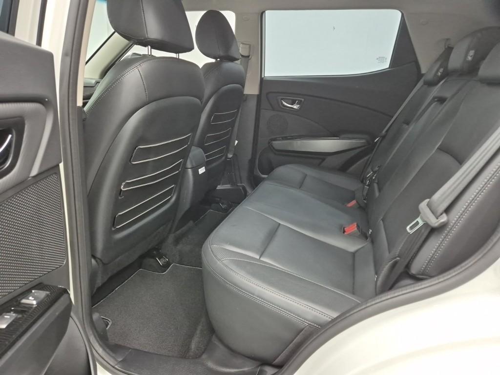 Ssangyong Tivoli - Vista 12