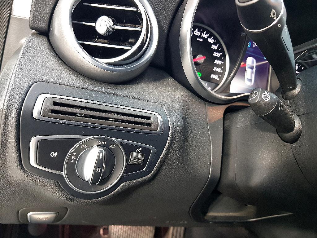 Mercedes Benz C Class - Vista 11