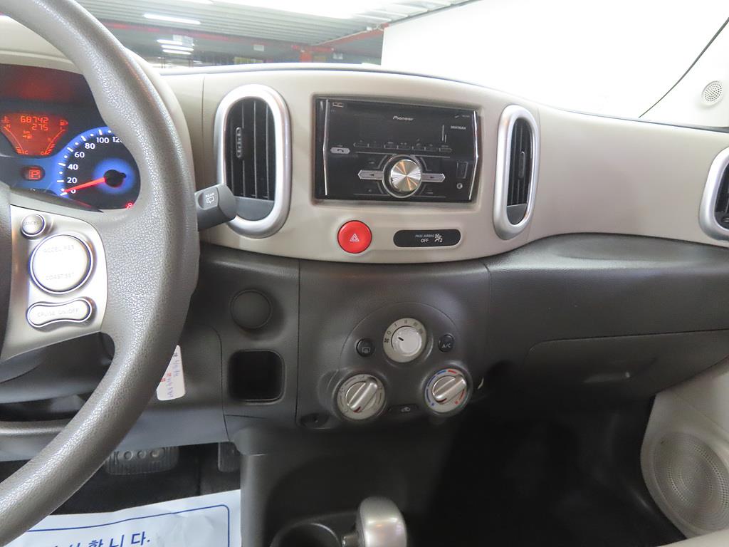 Nissan Cube - Vista 10