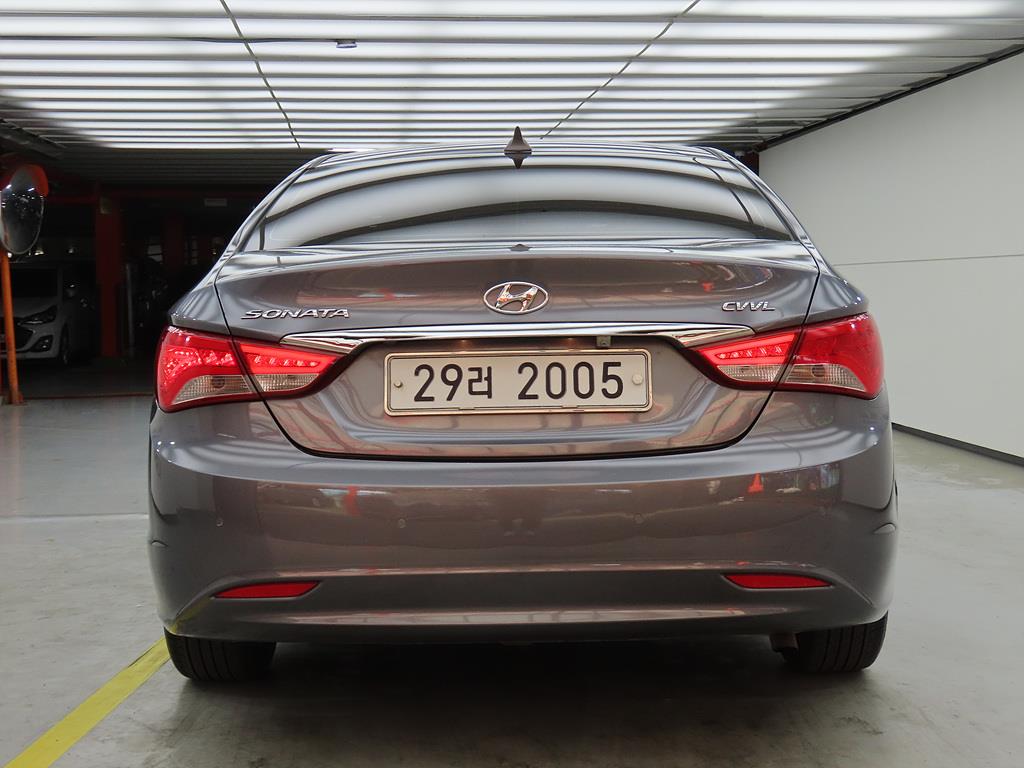 HYUNDAI Sonata - Vista 3