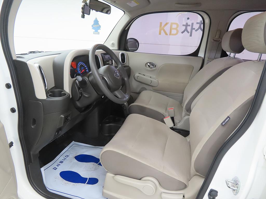 Nissan Cube - Vista 5