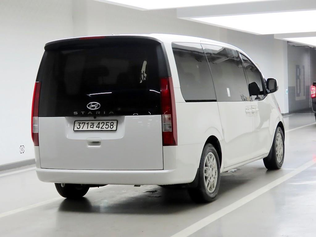 HYUNDAI Staria - Vista 4