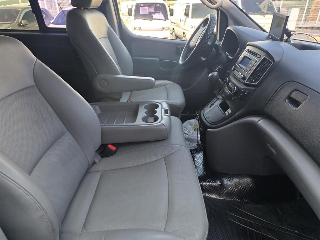 HYUNDAI Starex - Vista 10
