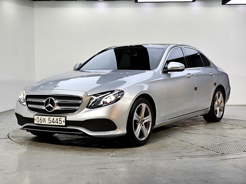 Mercedes Benz E class 2018 Plateado - Importación desde Corea - HF Imports Iquique - Foto 1