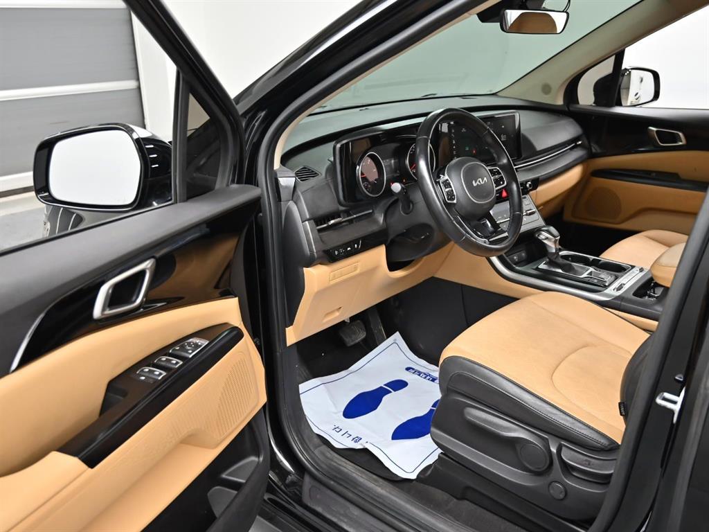KIA Carnival - Vista 11