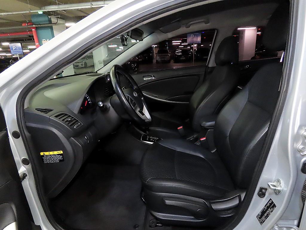 HYUNDAI Accent - Vista 6